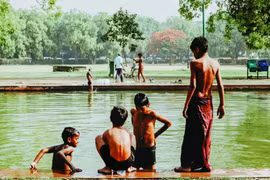 Nắng nóng 'bao phủ' nhiều khu vực