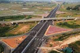 Phải hoàn thành đồng bộ 4 dự án cao tốc trong năm 2025