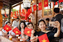 Nô nức 'trẩy hội non sông'