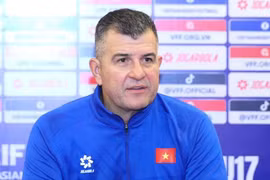 Để mơ World Cup, VFF phải giữ chân người tài như HLV Roland