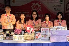 Độc lạ sữa chua sấy thăng hoa của nhóm sinh viên