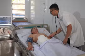 Trường Sa: Vững vàng nơi đầu sóng - Kỳ IV: “Điểm tựa” cho ngư dân vươn khơi bám biển