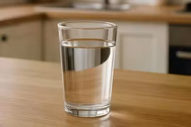 Uống ít nước có gây rụng tóc?