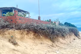 Sớm tái định cư cho người dân vùng triều cường