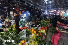 Mùng 4 Tết Nguyên đán Ất Tỵ 2025: Trái cây, hoa tươi, trở về giá ngày thường