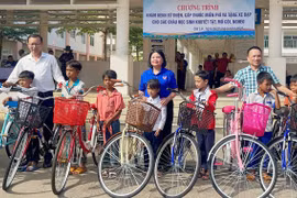 Mang niềm vui đến với người bệnh và trẻ em nghèo