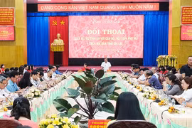 Bí thư Tỉnh ủy Hồ Văn Niên đối thoại với cán bộ, hội viên phụ nữ