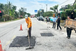 Khẩn trương sửa chữa Quốc lộ 1, đảm bảo an toàn giao thông dịp cuối năm