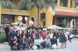 Hạ Long đón hơn 3.100 khách quốc tế từ 2 siêu du thuyền