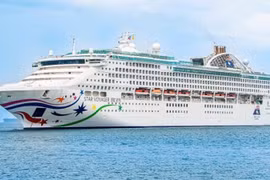 Tàu 5 sao Star Voyager đón khách du lịch từ Thành phố Hồ Chí Minh đến Singapore