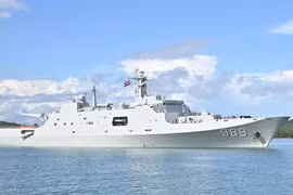 Tàu đổ bộ Trung Quốc đến căn cứ Ream ở Campuchia chuẩn bị tập trận