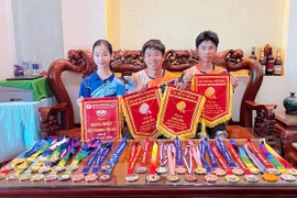 Chuyện về gia đình đam mê bóng bàn ở phố núi