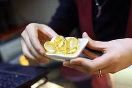 Giá vàng lên 108 triệu đồng/lượng, USD tăng vọt