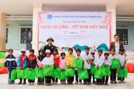 Mang mùa xuân về với người nghèo và học sinh vùng khó