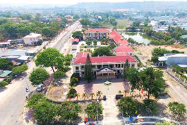 Phấn đấu vươn lên trở thành xã phát triển khá