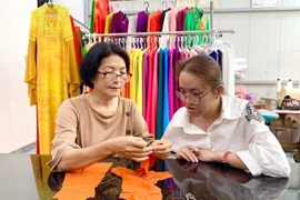 Lớp dạy may áo dài đặc biệt ở phố núi Pleiku