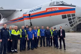 Máy bay Bộ Tình trạng Khẩn cấp Liên bang Nga chở hàng viện trợ nhân đạo tới Việt Nam