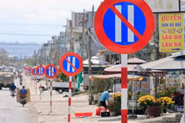 'Rừng' biển cấm đậu xe trên QL27: Chỉ 1km có tới 23 biển báo