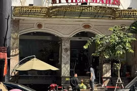 Nhiều cảnh sát có mặt tại thẩm mỹ viện Mailisa ở Hà Nội