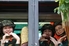 50 năm Thống nhất đất nước: Đón các đoàn quân nhân tham gia diễu binh, diễu hành