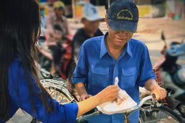 Gen Z: Viết lịch sử tử tế bằng 'thì hiện tại'