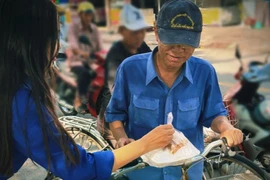 Gen Z: Viết lịch sử tử tế bằng 'thì hiện tại'