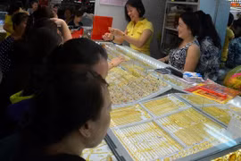 Giá vàng hôm nay 15-4: Sụt giảm rất mạnh