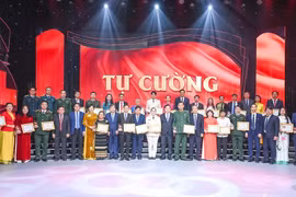 Tôn vinh 32 điển hình tiêu biểu trong học tập và làm theo Bác