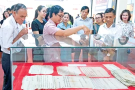 Hồi sinh những văn bản cổ