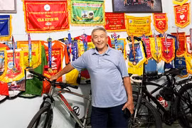 74 tuổi vẫn đam mê đạp xe