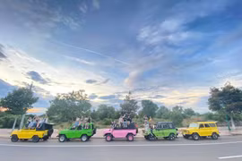 Trải nghiệm du lịch xuyên “tiểu sa mạc” bằng xe jeep