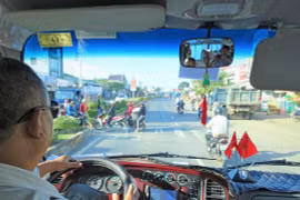 Ký sự lái xe đường dài - Bài 1: Những dặm dài “sáng-tối”