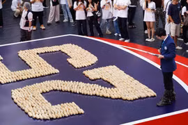 631 ổ bánh mì Việt Nam xếp số '25' xác lập kỷ lục thế giới