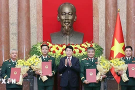 Chủ tịch nước trao quyết định thăng quân hàm cho sỹ quan Quân đội, Công an