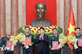 Chủ tịch nước trao quyết định thăng quân hàm cho sỹ quan Quân đội, Công an