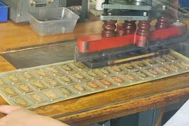 Vì sao Vietcombank, Techcombank không tự sản xuất vàng miếng mà muốn đi thuê gia công?