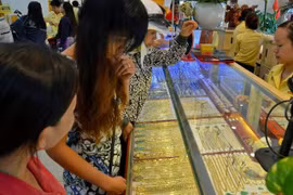 Giá vàng hôm nay, 5-4: Sụt giảm rất mạnh