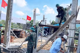 Quân đoàn 34 gấp rút dựng mái ấm cho dân