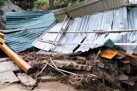 Mưa lớn, nhiều thủy điện xả lũ