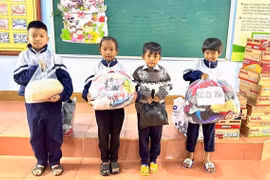 Nghĩa cử đẹp của học sinh hướng về vùng lũ
