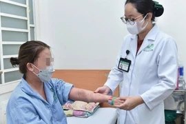 Một phụ nữ suýt chết khi uống collagen, thuốc giảm cân mua trên mạng