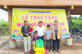 Thầy giáo vùng cao dựng mái ấm cho trò nghèo