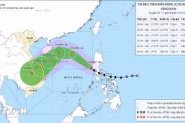 Bão số 12 tiến gần Biển Đông, có khả năng mạnh thêm trong 24 giờ tới