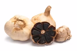 Những người nên hạn chế ăn tỏi đen