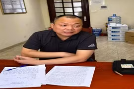 Bắt 'ông trùm' đường dây buôn lậu giả mạo các nhãn hiệu nổi tiếng