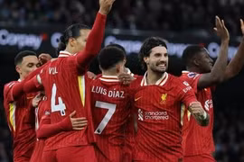 Salah chói sáng, Liverpool thắng Man City tại Etihad sau 10 năm