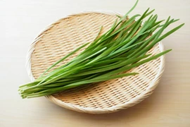 8 lợi ích không ngờ khi ăn lá hẹ thường xuyên