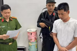 Triệt phá đường dây cá độ bóng đá 1.200 tỉ đồng do Hiếu 'Dế' cầm đầu