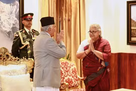 Nepal có nữ thủ tướng lâm thời, giải tán quốc hội