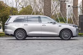 SUV hạng sang Wey V9X 2026: Dài gần 5,3 m, mạnh tới 748 mã lực, giá từ hơn 1,4 tỷ đồng